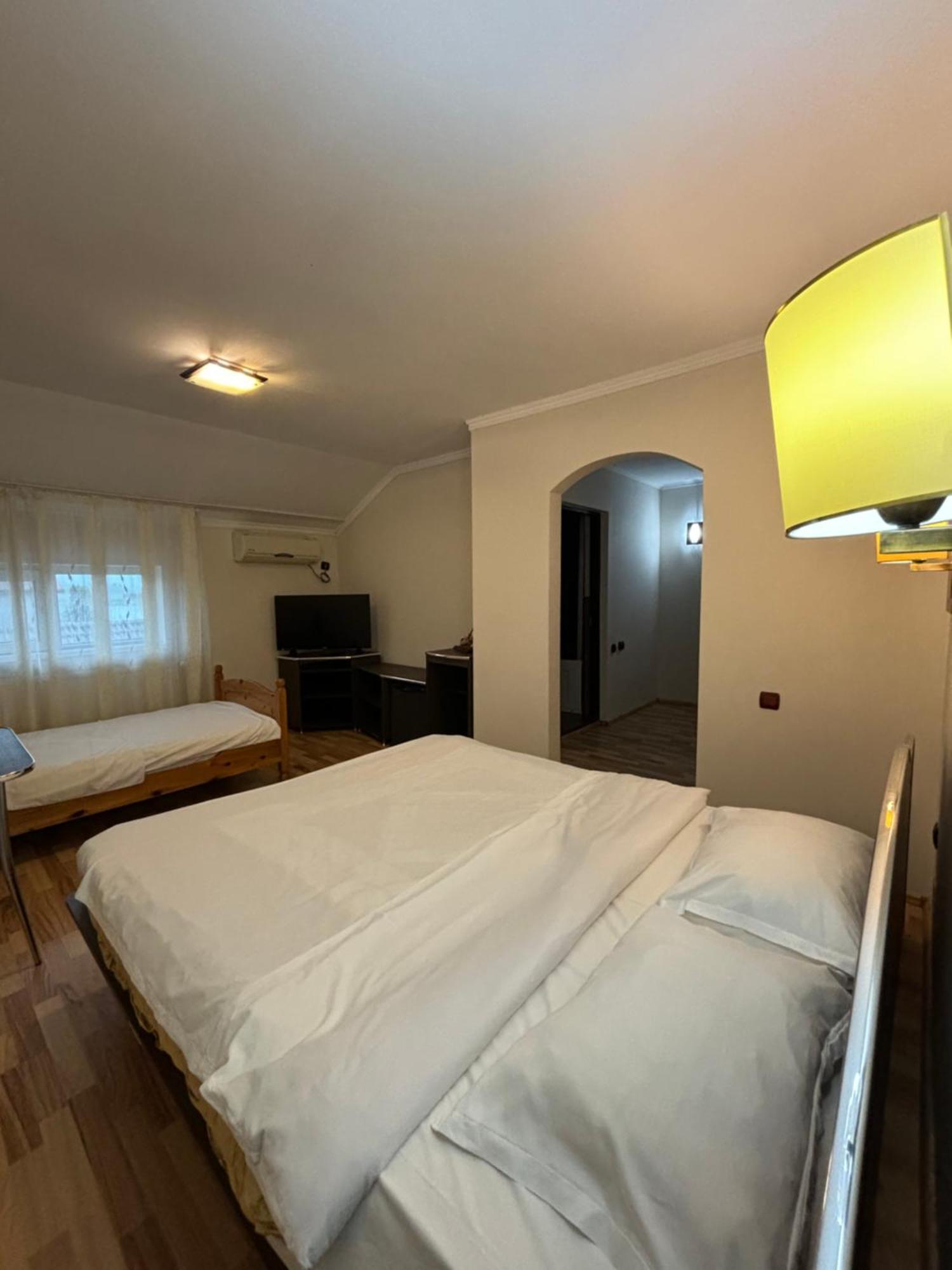 Hotel Complex Daniel's à Orăştie Extérieur photo