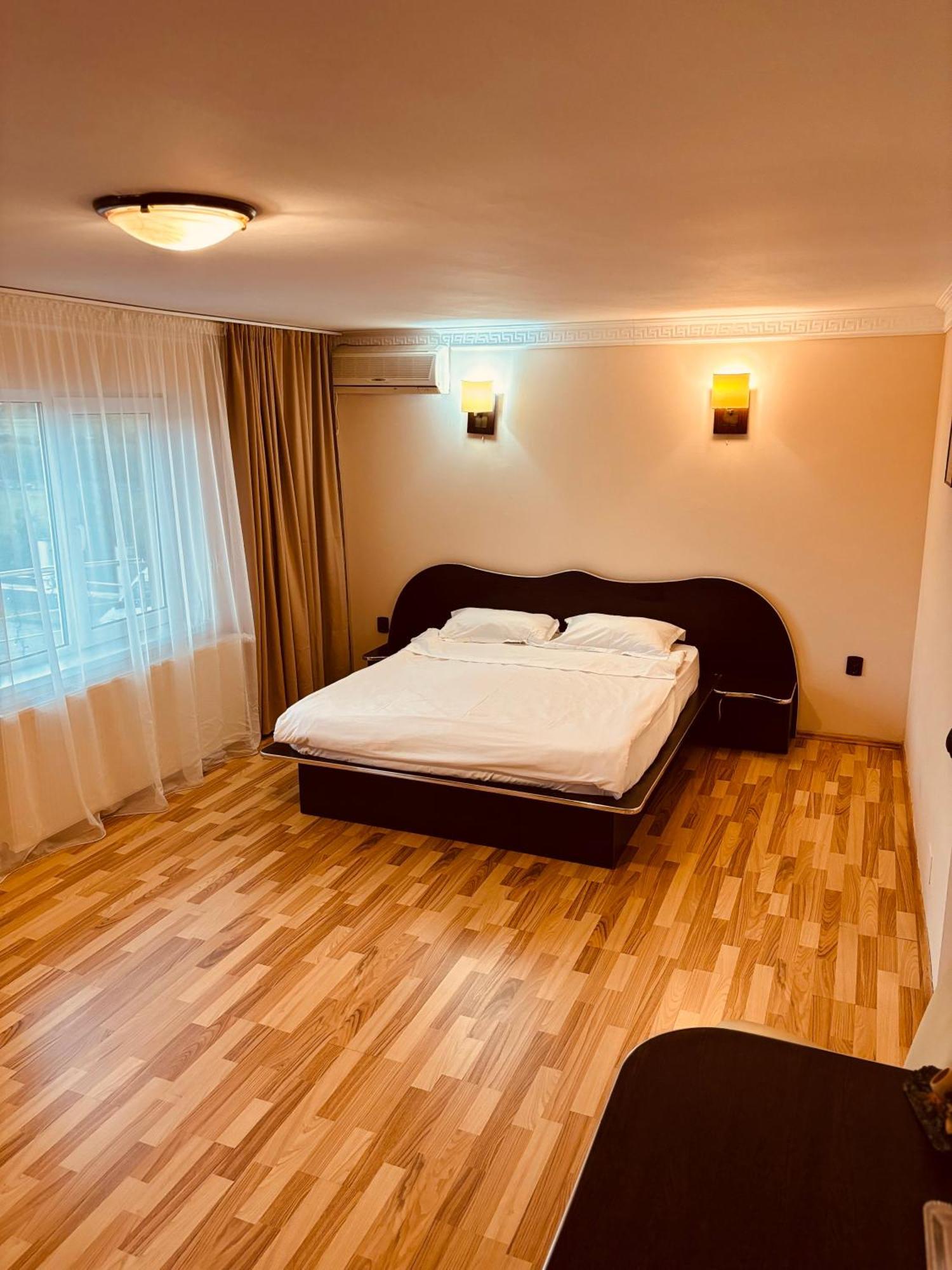 Hotel Complex Daniel's à Orăştie Extérieur photo