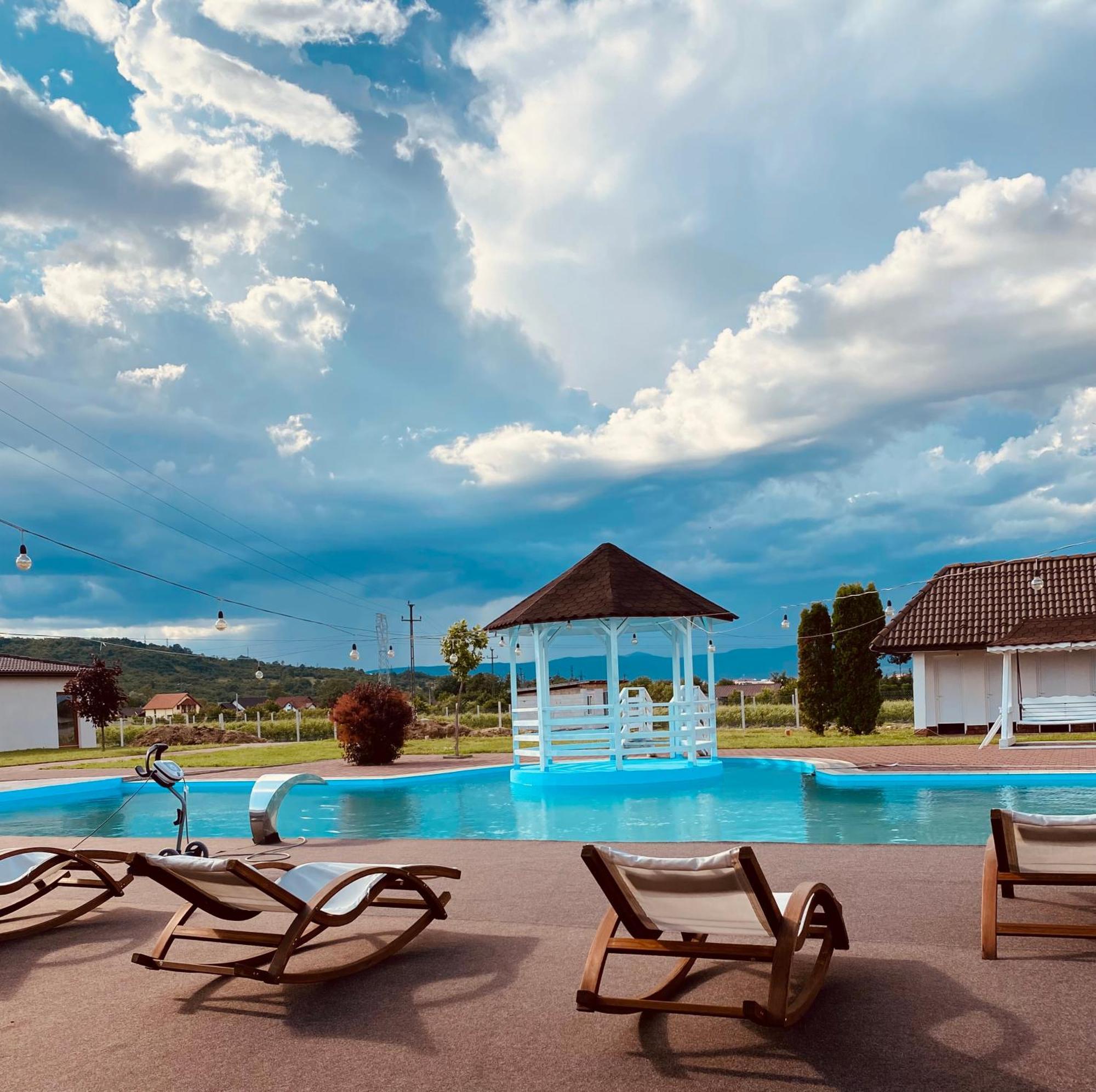 Hotel Complex Daniel's à Orăştie Extérieur photo